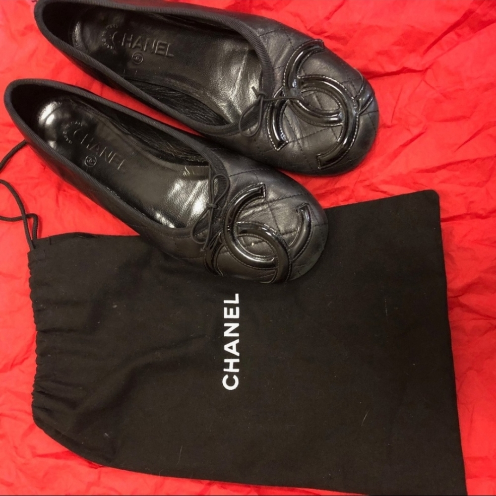 Chanel black leather ballet flats size 38.5
